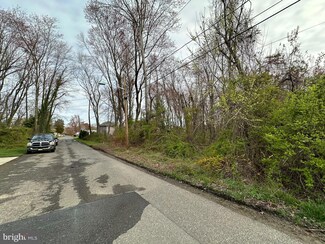 910 New Jersey Ave, Deptford, NJ 08096