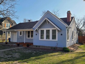 225 S Chestnut St, Lindsborg, KS 67456