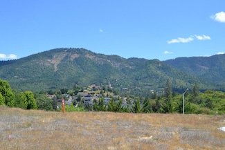 2070 SE Wyndham Way, Grants Pass, OR 97527