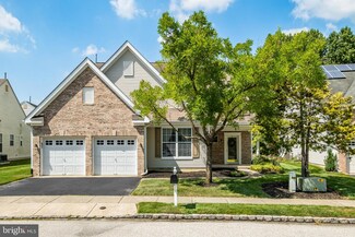 42 Larkspur Dr, Marlton, NJ 08053