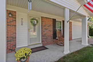 706 Valley View Dr, Ballwin, MO 63011