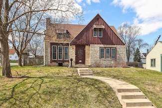 W163N8503 Arthur Ave, Menomonee Falls, WI 53051