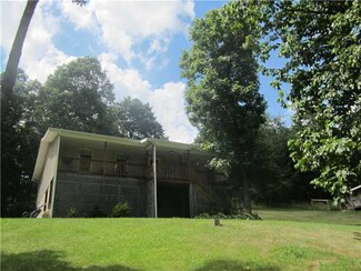 1705 Skyline Dr, Farmington, PA 15437