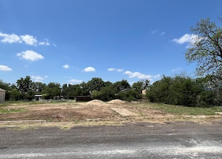 904 6th St Unit 1, Ozona, TX 76943