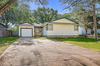 1214 Helen St, Augusta, KS 67010