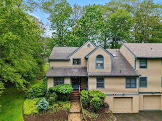 606 Buck Cir, Buck Hill Falls, PA 18323