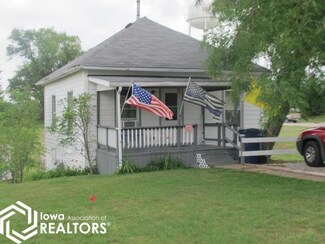 103 Woodlawn Ave, Chariton, IA 50049