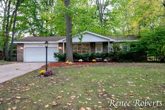 978 Forest Hills Dr, Holland, MI 49424