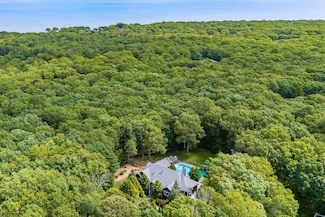 48 Douglas Ct, Hampton Bays, NY 11946