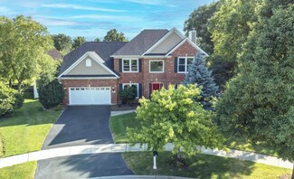 2220 Snow Creek Rd, Naperville, IL 60564