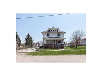 503 2nd St E, Newhall, IA 52315