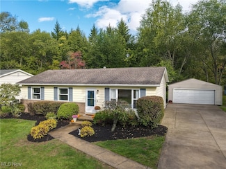 2169 Maplewood Rd, Stow, OH 44224