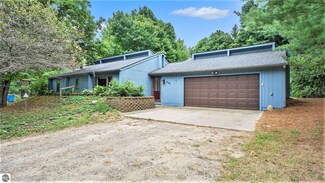 5347 Barney Rd, Traverse City, MI 49684