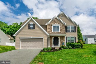 8 Copperwood Ln, Ephrata, PA 17522