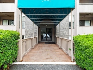 38 Shrewsbury Green Dr Unit F, Shrewsbury, MA 01545