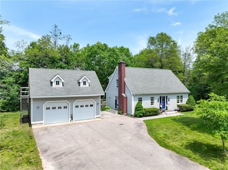 8 Grills Ln, Bradford, RI 02808