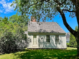 18 Bay St, Osterville, MA 02655