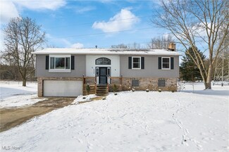 2324 Oak Point Dr, Copley, OH 44321