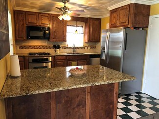1812 Valleywood Dr, Carrollton, TX 75006