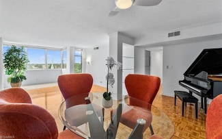 1101 N Elm St Unit 902, Greensboro, NC 27401