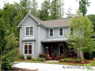 100 Arbutus Ln, Hendersonville, NC 28739