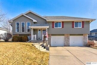 2012 Dana Ln, Papillion, NE 68133