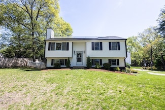 9 3rd Ave, Bellingham, MA 02019