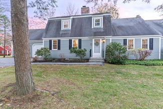 78 Applegate Ln, Falmouth, ME 04105