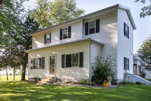 13512 105th St, Wapello, IA 52653