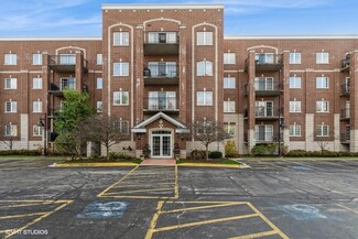 1479 N Milwaukee Ave Unit 208, Libertyville, IL 60048
