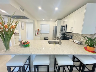 9440 Poinciana Place Unit 105, Davie, FL 33324