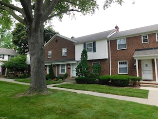 22956 Gary Ln Unit 419, Saint Clair Shores, MI 48080