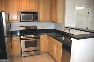 2311 25th St S Unit 3205, Arlington, VA 22206