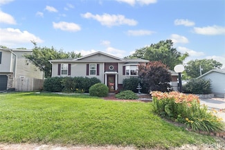 409 Saint John Dr, Godfrey, IL 62035