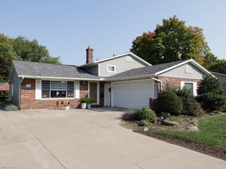 5617 N Circle View Dr, Independence, OH 44131