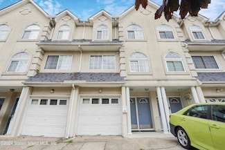 25 Waterview Ct, Staten Island, NY 10305