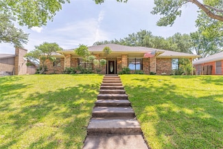 2017 Wellington Dr, Grand Prairie, TX 75051