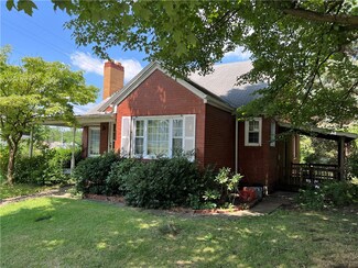 517 E Lutton St, New Castle, PA 16101