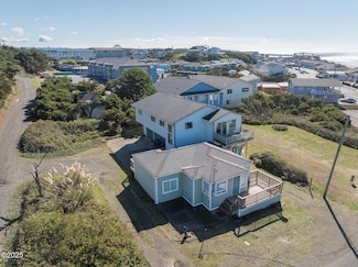 563 SW 4th St, Newport, OR 97365