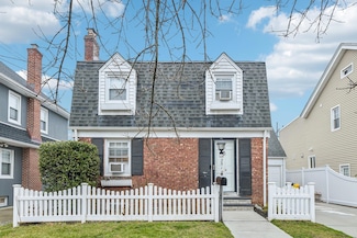 251 E Argyle St, Valley Stream, NY 11580
