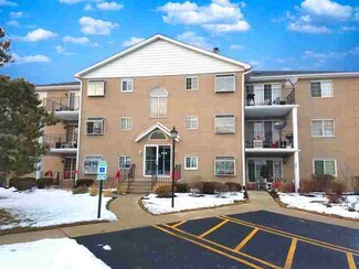 464 S President St Unit 201, Carol Stream, IL 60188