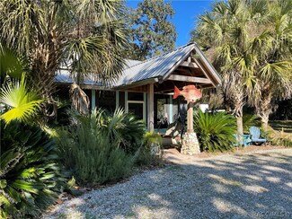 5406 Riverside Dr, Yankeetown, FL 34498