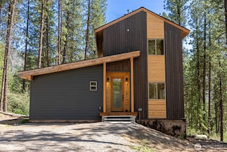 78 Homestead Rd, Winthrop, WA 98862