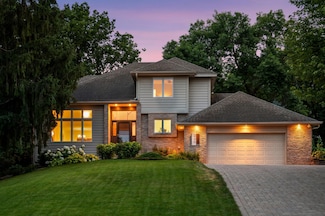240 W Point Rd, Excelsior, MN 55331