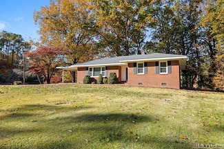 215 Maplewood Ln, Lawrenceville, VA 23868