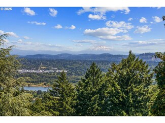 5570 SW Menefee Dr, Portland, OR 97239
