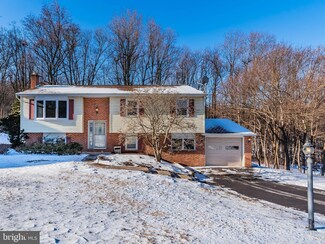 701 Julie Ct, Mechanicsburg, PA 17055