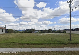 2513 Surfside Blvd, Cape Coral, FL 33914