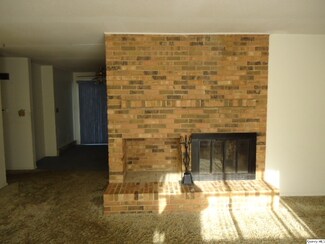 105 W Chestnut St, Mount Sterling, IL 62353