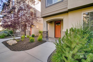 3242 E Front Runner Ln, Boise, ID 83716